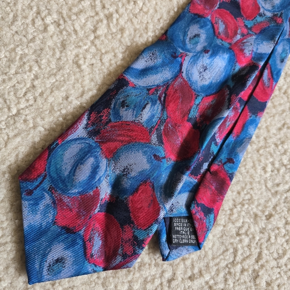Charleston The Rack Men’s Tie Abstract Red & Blue Print Made in Italy 100% Silk